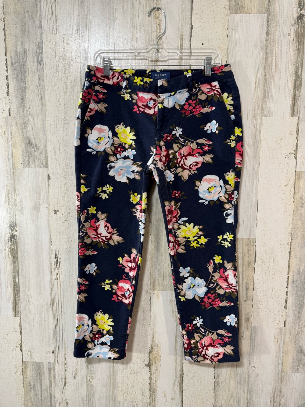 Old Navy Harper Capri Mid Rise Navy Floral Cropped Pants with Multicolor Blooms